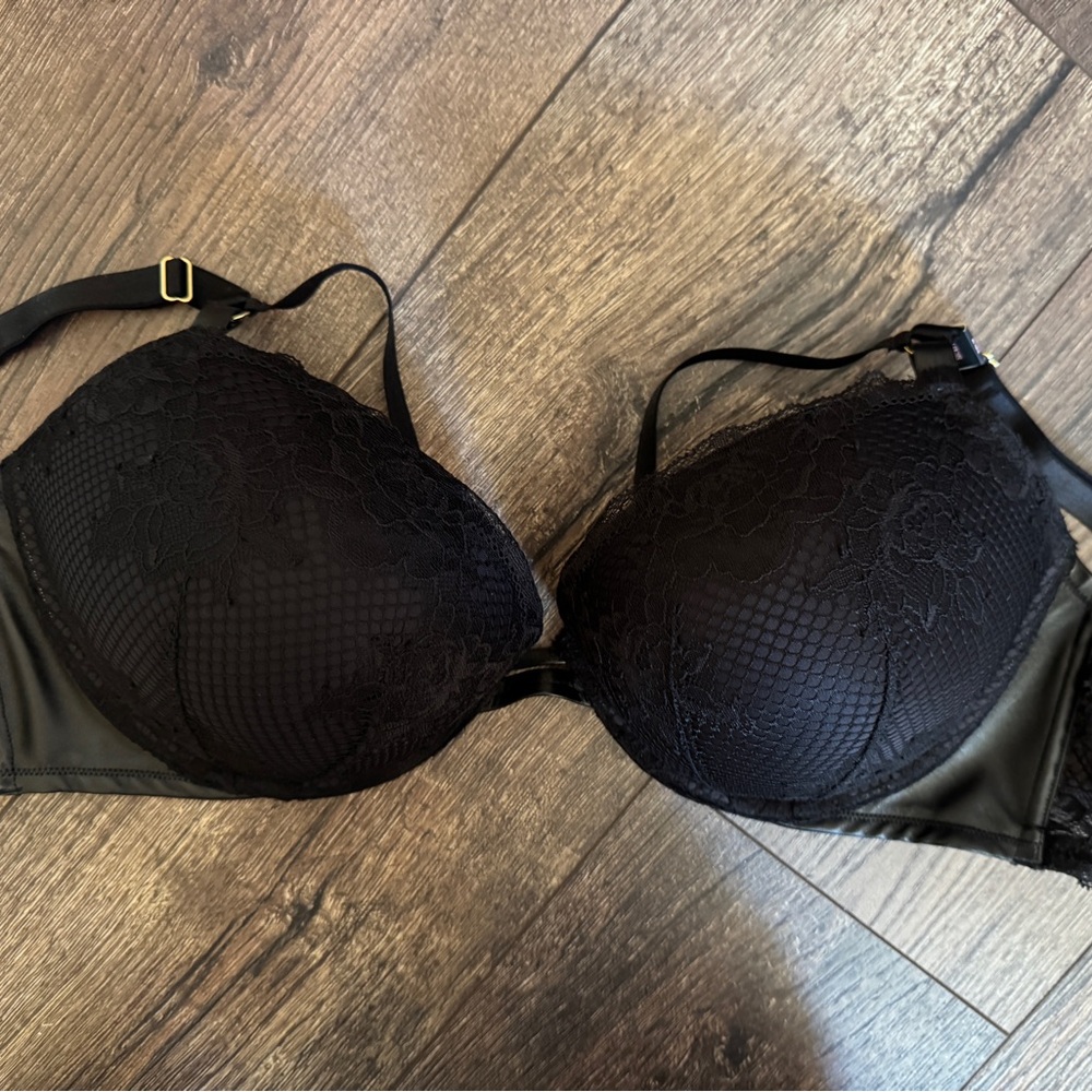 Victoria's Secret Black Push-Up Bra (38DD)